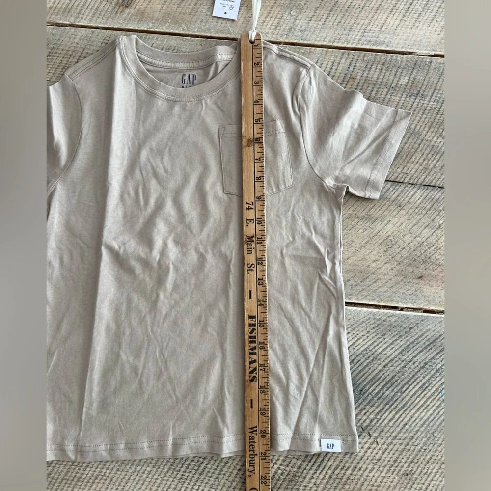 Gap‎ boys short sleeve pocket T-shirt khaki tan size 8 new with tags